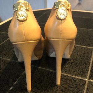 MICHAEL MICHAEL KORS Antoinette Leather Pump